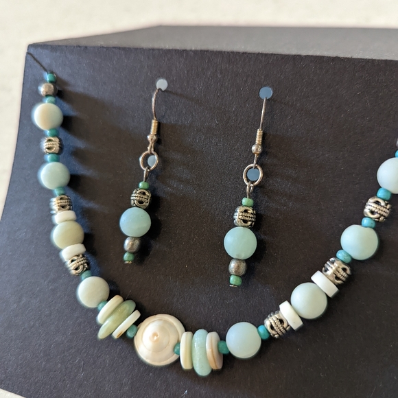 Handmade earrings and necklace set - Picture 2 of 2